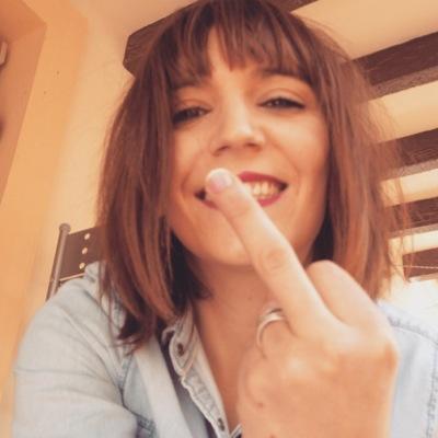 srta_mimis's profile picture. Despeinada, ojerosa y a toda risa. Últimamente mi vida está preciosa