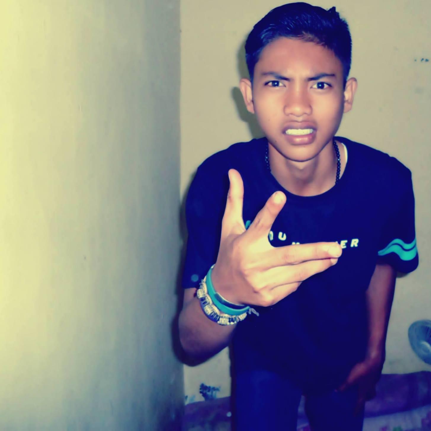 Rianprosmokers's profile picture. facebook||@RianProSmokers||and||thank you for my friends who always accompany me in my time of hard and happy..||