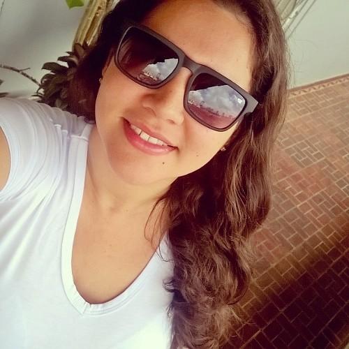 Futura Farmacêutica 22 anos.  Geminiana.♊ Sonhadora.  Amante da música. Aprendiz da vida
