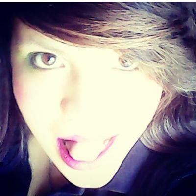Pensando en  que hacer en que decir y de que manera vivir siendo de hielo y hierro pero por dentro siendo puro fuego.