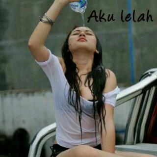 RinaPapiners's profile picture. Selalu ada fake smile disetiap fake face .