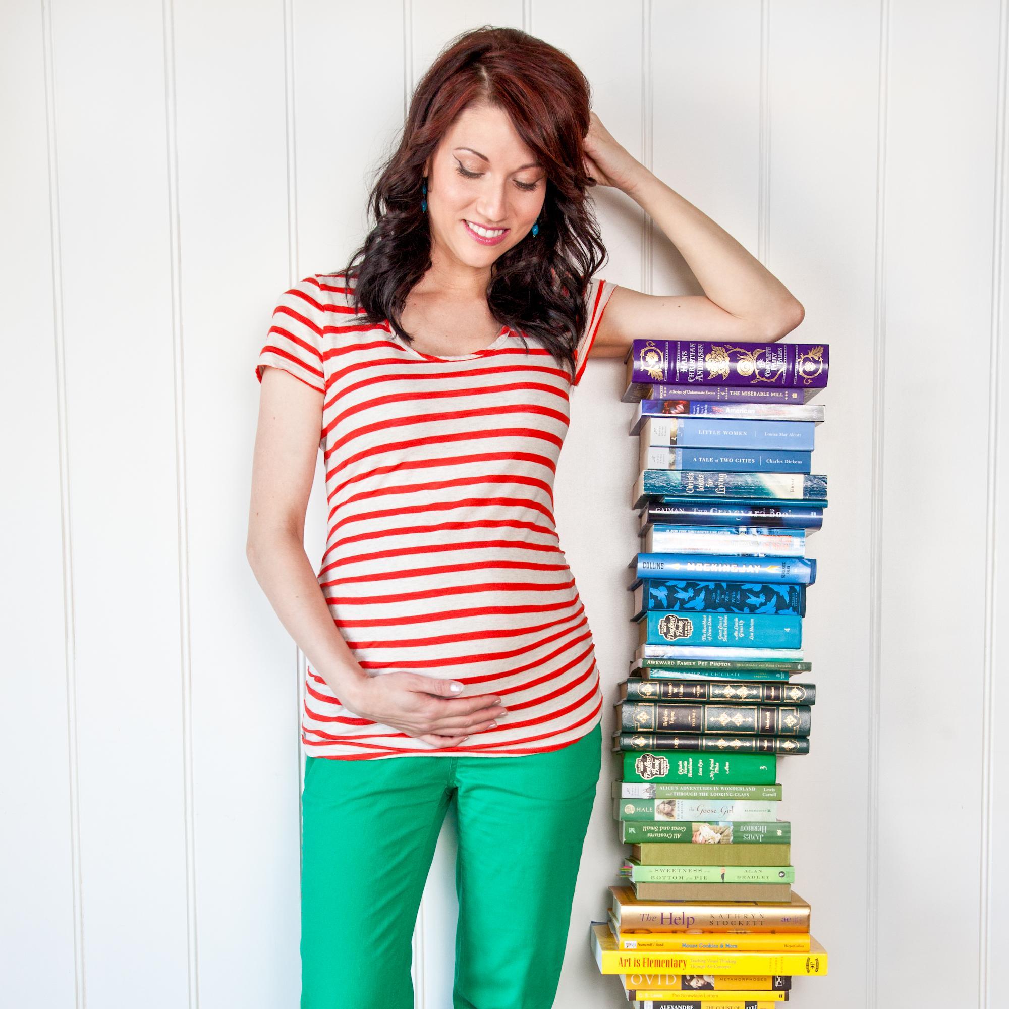 delicious_reads's profile picture. Always craving a good book-  Party Thrower// Food Lover // Regular Reader// Fashion and Photoshoots // Book Club Extraordinaire// Blogger & Mama of 2 bookworms