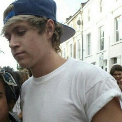Never leave someone who touches your soul more than your body (Directioner) I tweet lockscreens. Co-owner of @lyriclocks