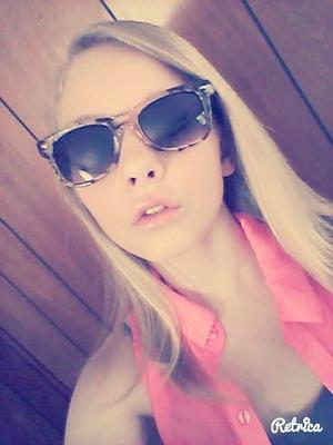 competitive cheerleader    Best friend Hayley warren single