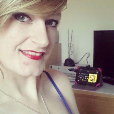 25. Bartender. Forever Living Products Distributor. Loving Life!. instagram: kldavies23