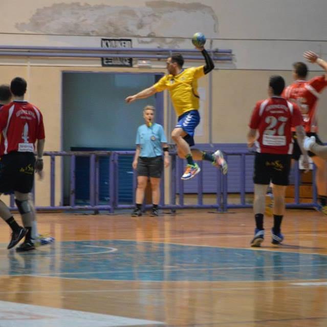 MpoulouManos's profile picture. 