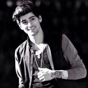 This is a free follow from @Laugh_of_Tommo :) Please follow her !