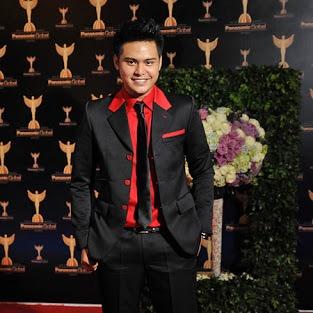 aktor profesi..acting hobi saya..