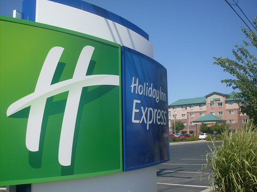 Wireless internet, HD TV's, micro and fridge in each rm, Free transport to and from Medford Airport, Indoor pool and spa, & Free Hot Breakfast! 541-732-1400