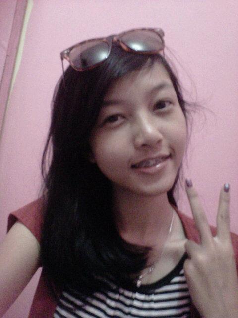 Resti resmiawati |09 Mei 1997 | Smk N 4 Yk '15 | follback just  mentions (ˆ▽ˆ)