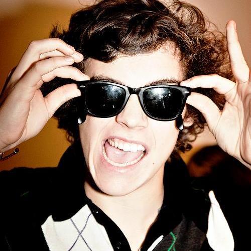 This is a free follow from @Laugh_of_Tommo :) Please follow her !