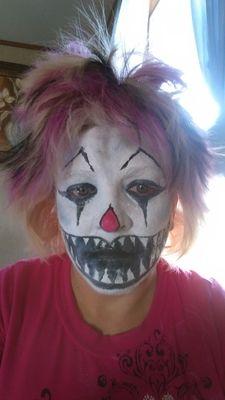 Haunt loving clown/singer/entertainer/horror movie freak