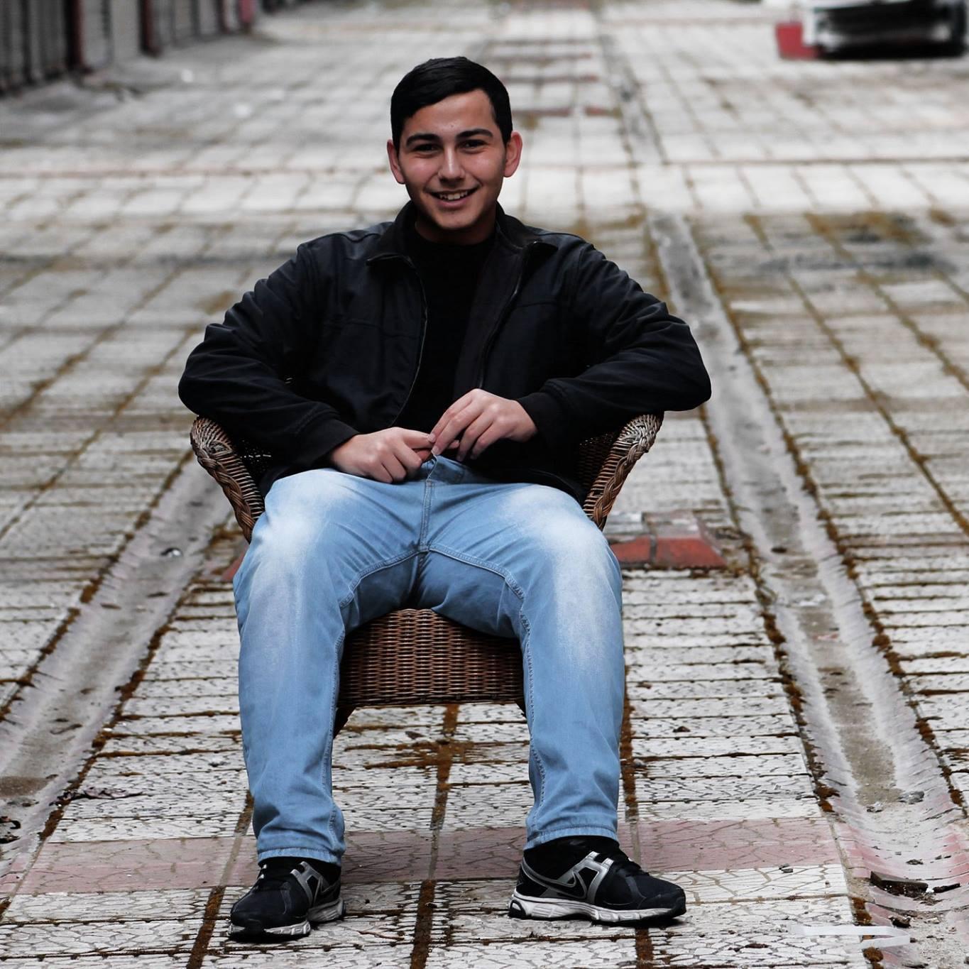 İstanbuL esenlerde Oturuyorum 
SivasLıyım :))