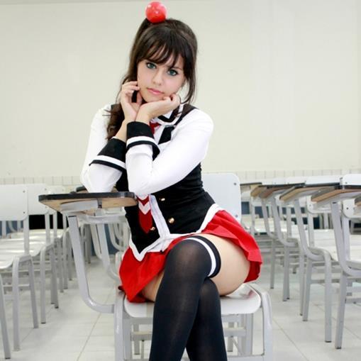 Sending out pics of pretty girls and helping people who want exposure!