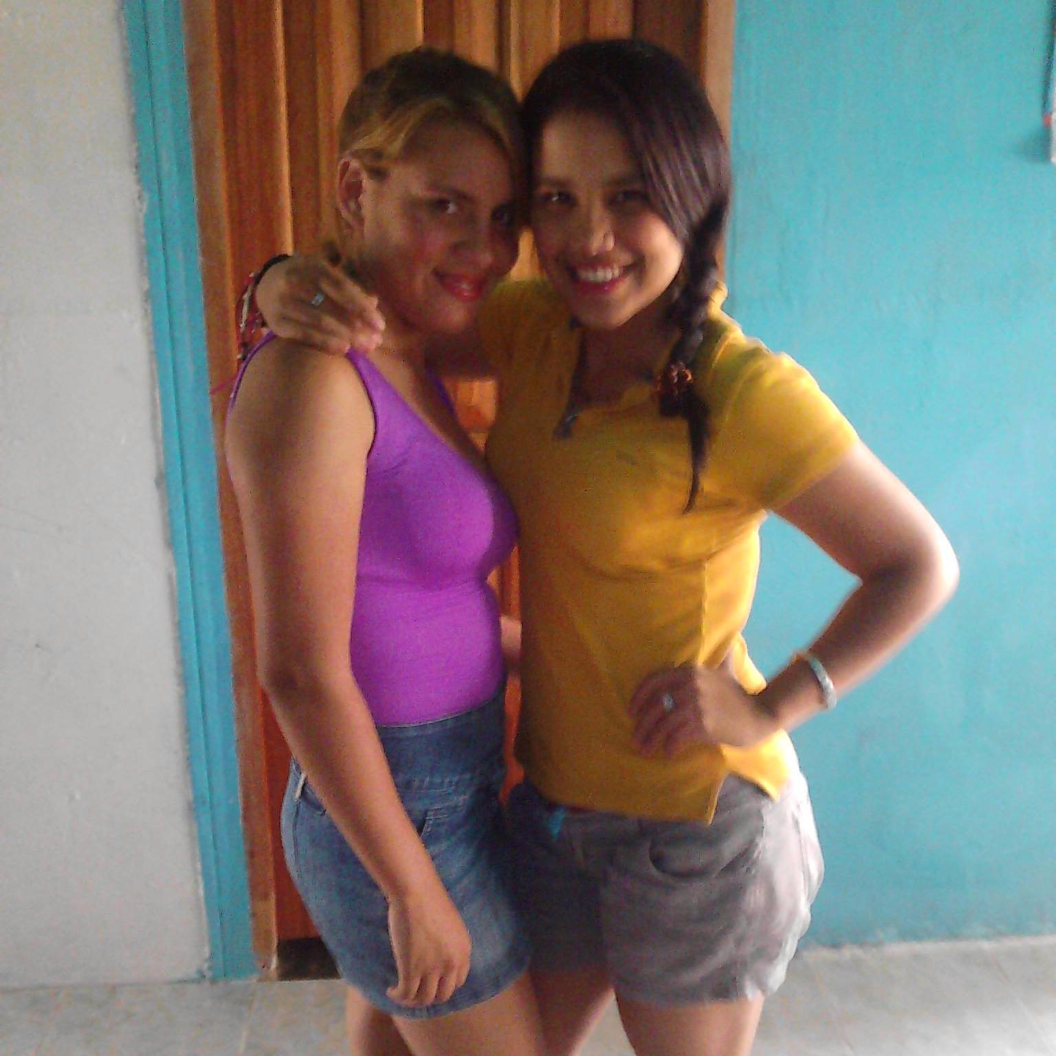 holaa! soy una chik extremadamente divertida, me gusta la musik venezolana!,y amo cantar!! sigueme ke yo te sigo!!byee jexni