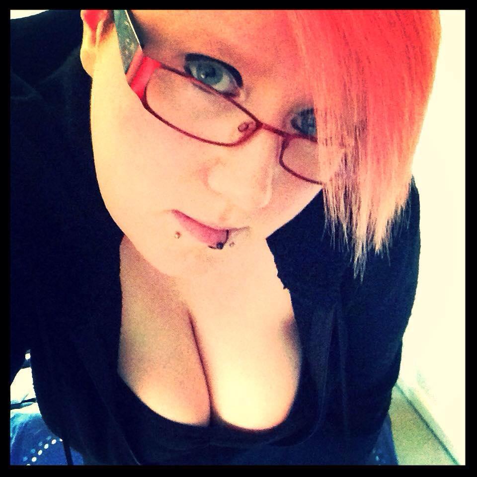 British Gal, Gamer, Digital Artist, Keeper of Dragons, spoon slayer, Holy Paladin, Senpai's no.1, caffeine abuser.