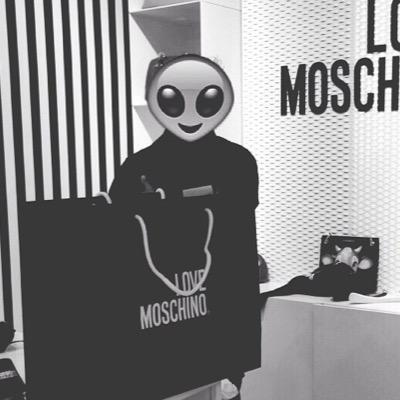 ‏﴿ تَوَفَّني مُسلِمًا وَألْحِقنِيْ بالصَّالحِينَ ﴾. ‎@9llli_