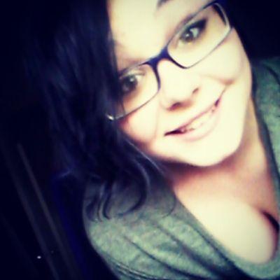 MeDesirea's profile picture. |-/