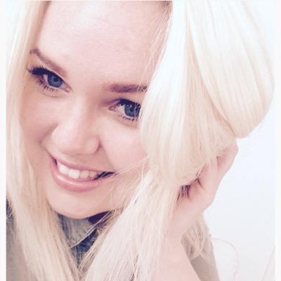 loveeinterior's profile picture. 