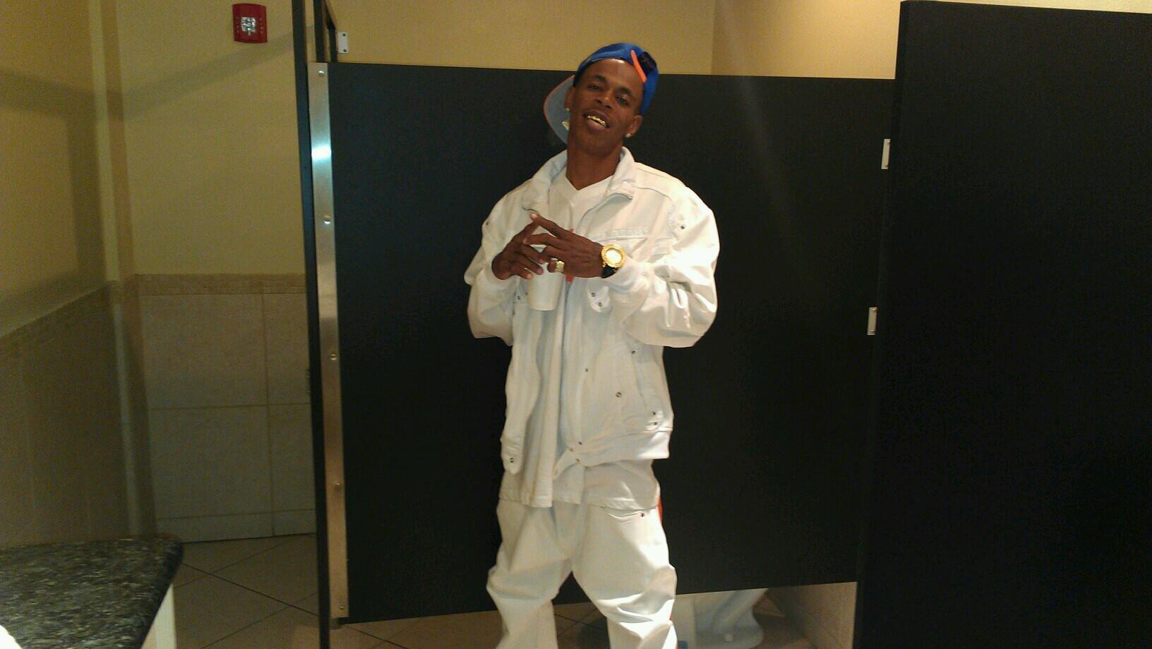 a rapper from mobile ala for booking and collabration hit me up at alleyyayo34@gmail.com