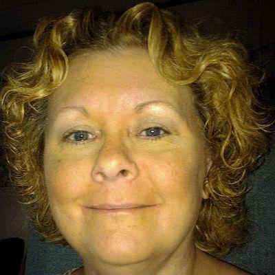 married for 36 years to Porter Cox, 2 children, 8 grandchildren. I have been a cake decorator for over 30 years and I am a freelance photographer.