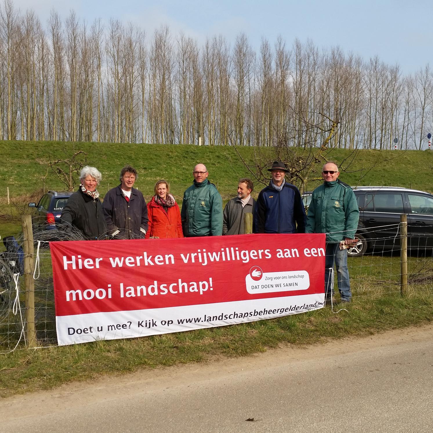 Wij dragen zorg met onze vrijwilligersbrigade  voor de vormsnoei van hoogstamfruit. Nieuwe leden welkom