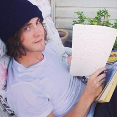 woodleytty's profile picture. 17 desastrosos otoños. MILI ❤ 6°curso. Ravenclaw. Mi guitarra, mi vida. No suelo hablar de mi pasado #defiances  {#Pottertty}