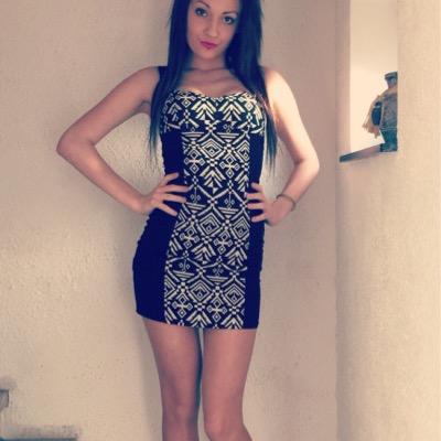 17 ans • mannequin • en couple depuis presque 2ans.