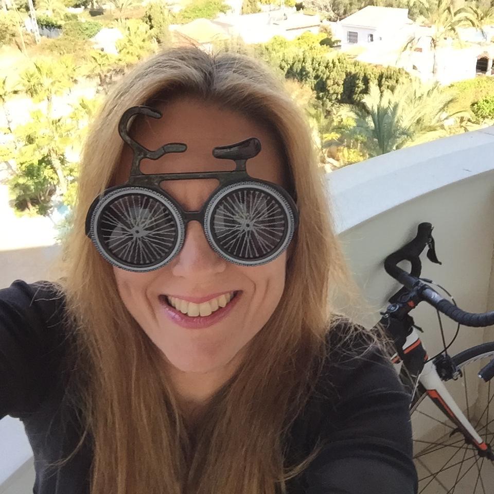 I love cycling, watching procycling, music, art, photography and my garden.