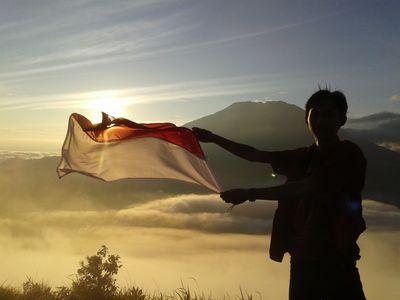 Bekerja, bekerja, bekerja