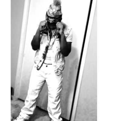Jst a younin tryin to GloUp 

D-1 Prospect(RB,LB,and DE)

Class of 2018

I live and breath football. #34