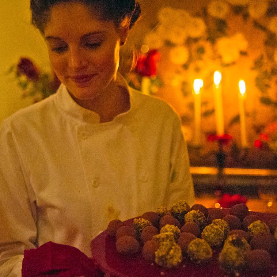 Sophieonaplate's profile picture. Food blogger, freelance chef and BBC Good Food Cookery Writer who likes to run, eat, entertain and be merry. https://t.co/hvMd7jxzMn IG: @sophonaplate