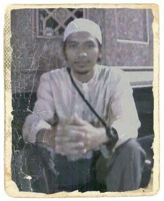 tiyo_0's profile picture. Aku adalah kaum pengembara..

Yang singgah dalam tangis dan tawa..

Berkemas lantas berpisah..

#Nomaden