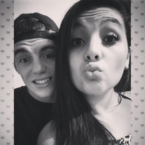 A VIDA É MARAVILHOSA, SE NÃO SE TEM MEDO DELA
 (Charles Chaplin)  
* insta: @_amandabastos
