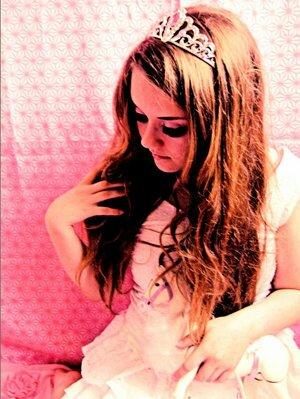 zzjxj2's profile picture. ‏‏آنثئ بروح طفلهء  ♪