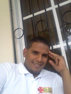 Estudiante  farmaceutico , me Gusta la music , y lo mejor para mi es pasar mi tiempo libre com mis hijos k es lo k mas amo .