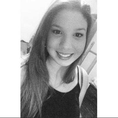 Brilhando em vida, sorrindo à toa, só vibrando paz e amor.
