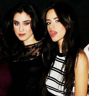 5H.DEMI.ARIANA°0/6°Ari e Mad follows