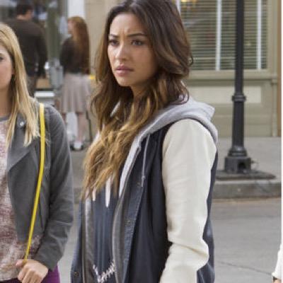 RP/Emily Fields!!! //At Rosewood High with .@HannaMarin_RP @Pookiebearstar @PLLSpencerH_ /Trying to survive agaisnt -A •Single/Bi• #Liars4Ever