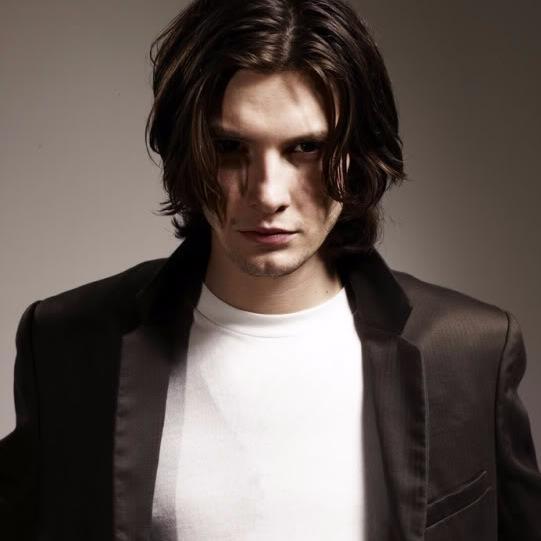 Barnessite's profile picture. ~ Serio, curioso, me cuesta abrirme generalmente, pero cariñoso y afable en realidad, muy sincero, nervioso, y con obsesión por mi pelo. P: Hipogrifo #Pottertty