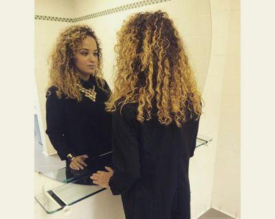 amazing_vivi's profile picture. You have to get close enough to actually understand the full picture, but in the meantime enjoy the view.