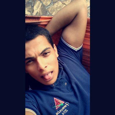 Um rosto lindo e um sorriso encantador
E um jeitinho de falar que te  pirou(que te pirou o cabeção)... ♫