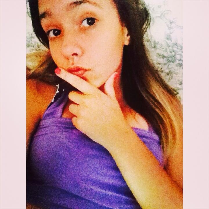 - ela eh daquelas qe tu gosta na primeira , se apaixona na segunda , e perde a linha na terceira . . ♬