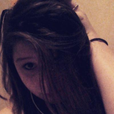 hi I am elliot im bisexual transgender, depressed and in a relationship ♡