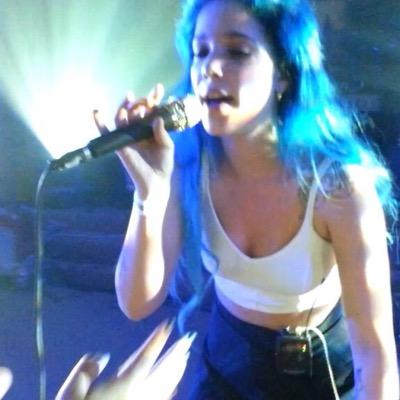 @halseymusic: EVERYTHING IS BLOOOOooooOoooOoooOo~