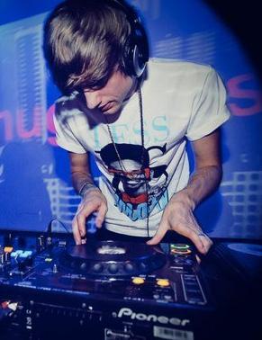 Co owner, promoter and resident for drumro[ll] @ The Harley, Sheffield and resident at Club Pony @ DQ, Sheffield