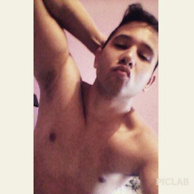 Sendo aquele que sempre traz amor. Sendo aquele que sempre traz sorrisos. E permanecendo tranquilo aonde for, paciente, confiante, intuitivo..