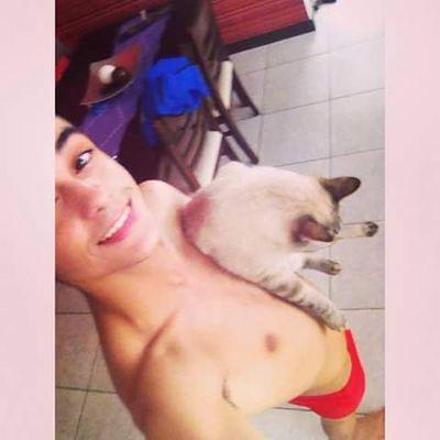 tenho 19 anos sou de sao paulo gosto de  matematica estudo no terceiro ano