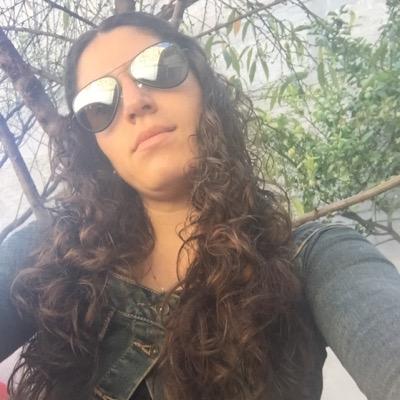 Disfruto dia a dia todo lo que hago, me encata vivir el dia pero sobre todo amo la Geología.
