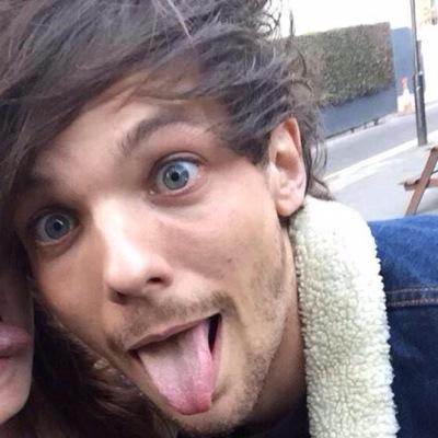 •Larry is real, have a nice day dolphino• @louvelylove